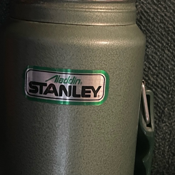 Stanley Classic Green Thermos - Picture 2 of 8